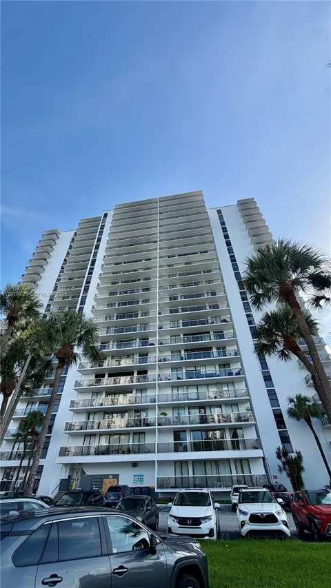 3701 Country Club Dr #304