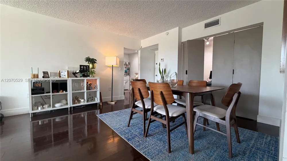 3701 Country Club Dr #304 Aventura, FL 33180