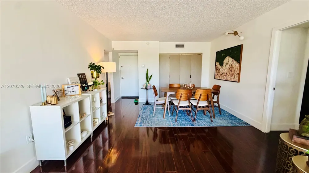 3701 Country Club Dr #304 Aventura, FL 33180