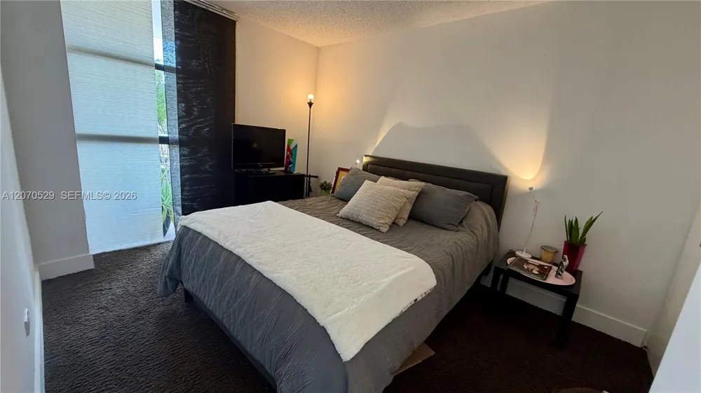 3701 Country Club Dr #304 Aventura, FL 33180