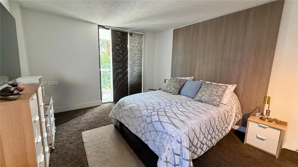 3701 Country Club Dr #304 Aventura, FL 33180