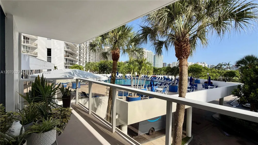 3701 Country Club Dr #304 Aventura, FL 33180