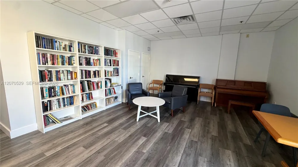3701 Country Club Dr #304 Aventura, FL 33180