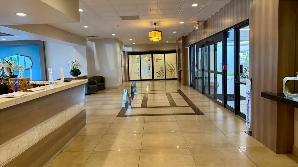 3701 Country Club Dr #304 Aventura, FL 33180