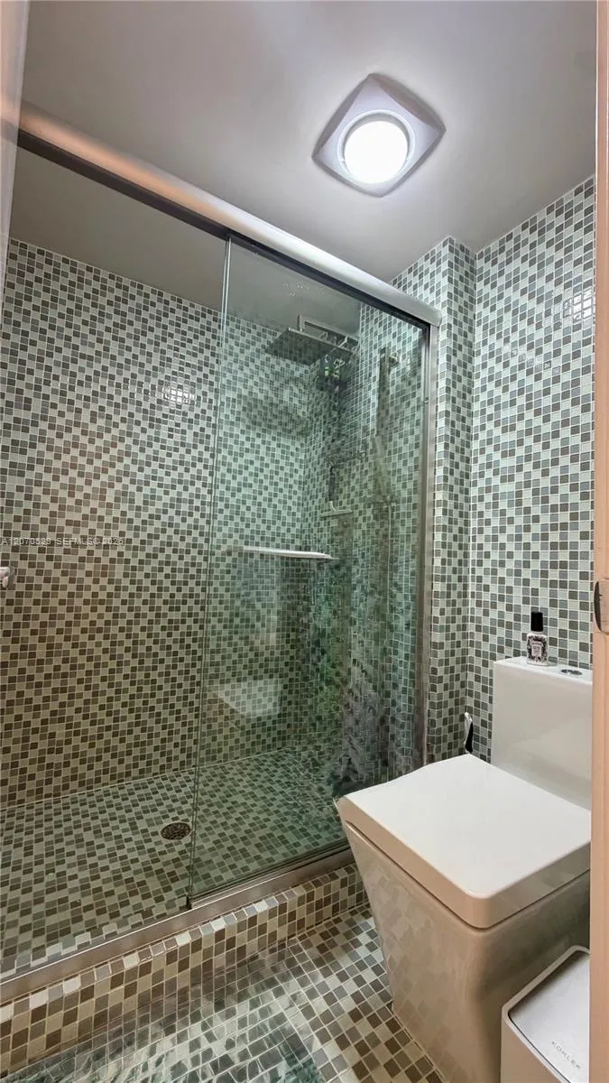 3701 Country Club Dr #304 Aventura, FL 33180