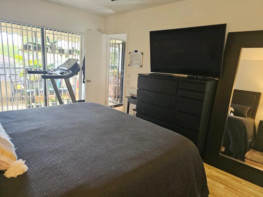 20160 NE 3rd Ct #8 Miami, FL 33179