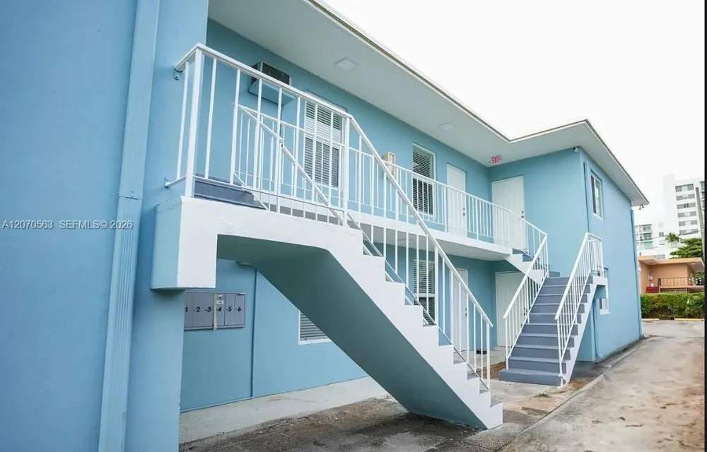 1043 NW 5th St #5 Miami, FL 33128