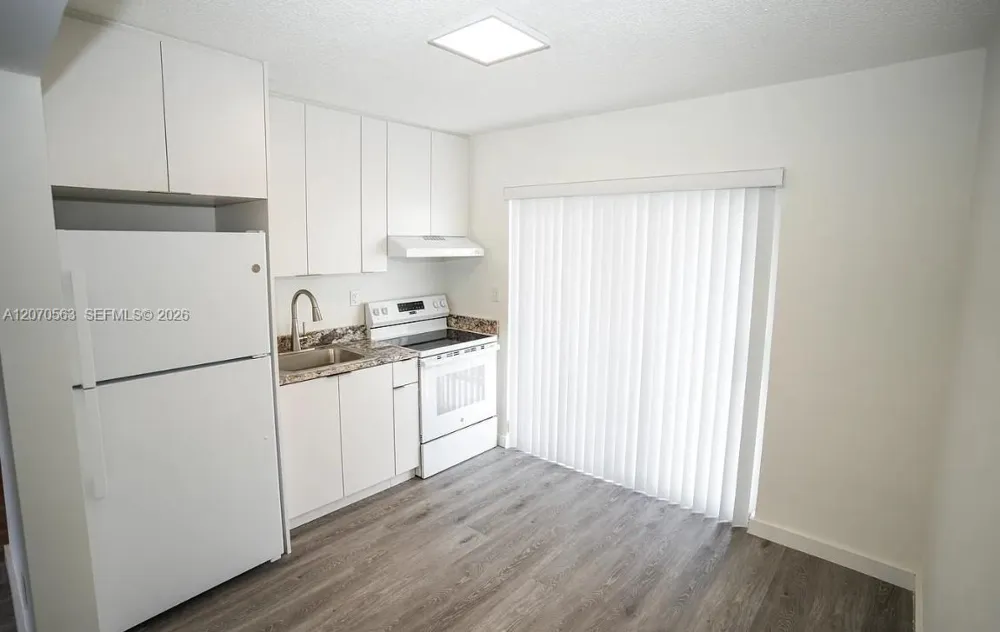 1043 NW 5th St #5 Miami, FL 33128