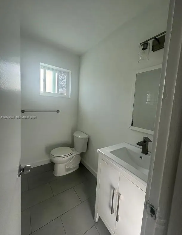 1043 NW 5th St #5 Miami, FL 33128