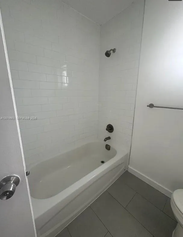 1043 NW 5th St #5 Miami, FL 33128