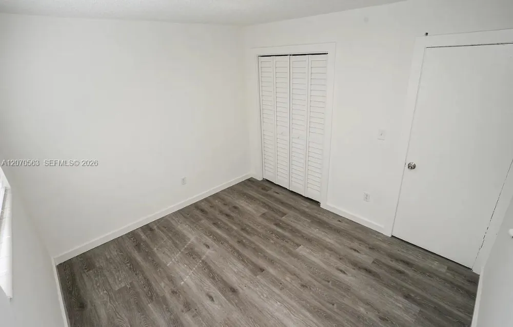 1043 NW 5th St #5 Miami, FL 33128