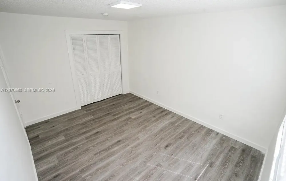 1043 NW 5th St #5 Miami, FL 33128