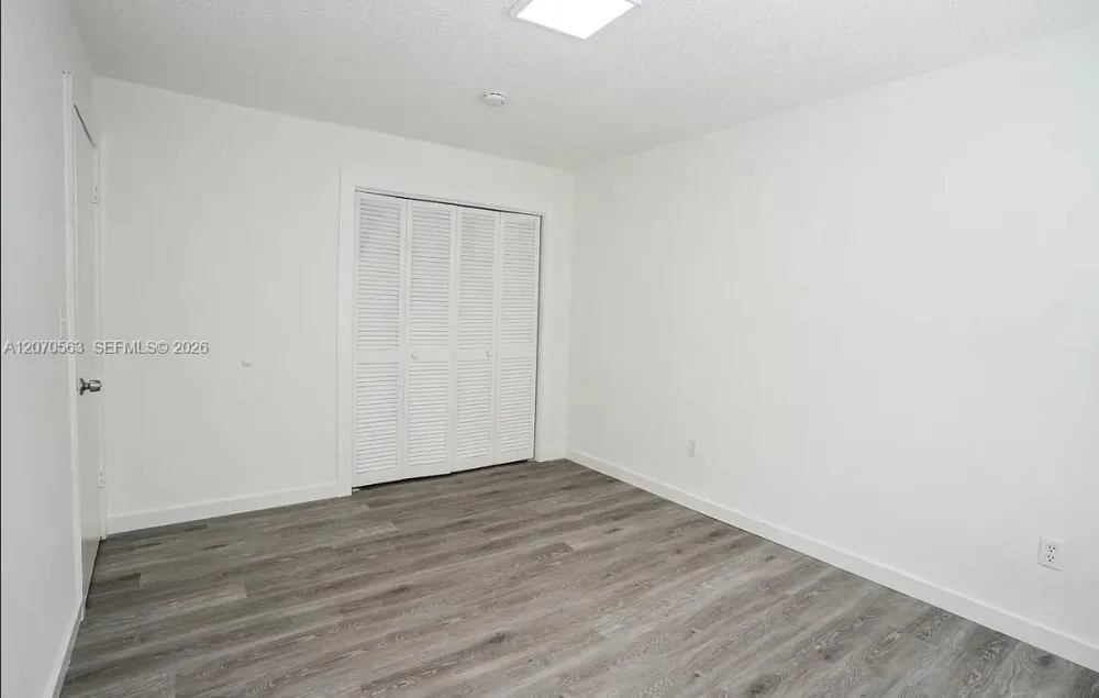1043 NW 5th St #5 Miami, FL 33128