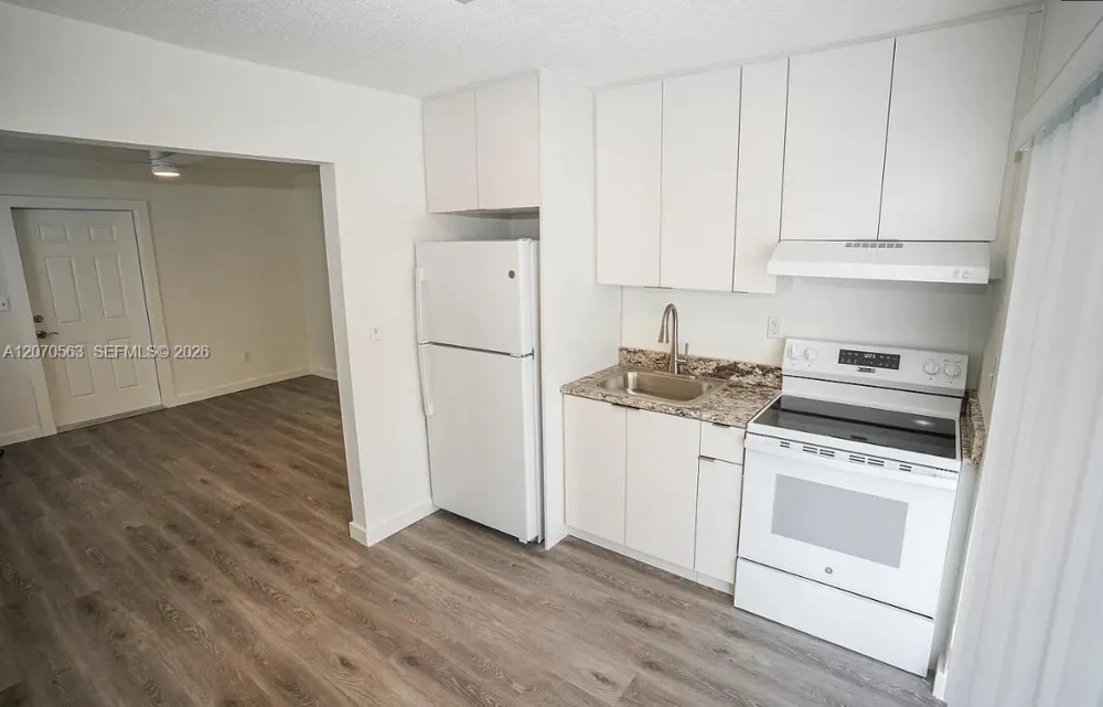 1043 NW 5th St #5 Miami, FL 33128
