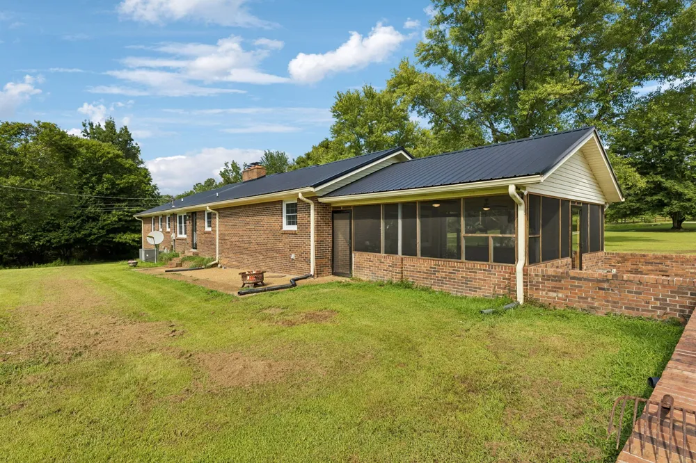216 Napier Lake Rd Hohenwald, TN 38462