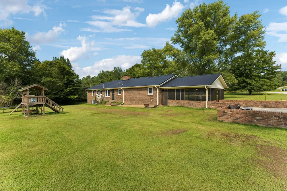 216 Napier Lake Rd Hohenwald, TN 38462