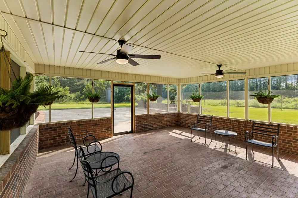 216 Napier Lake Rd Hohenwald, TN 38462