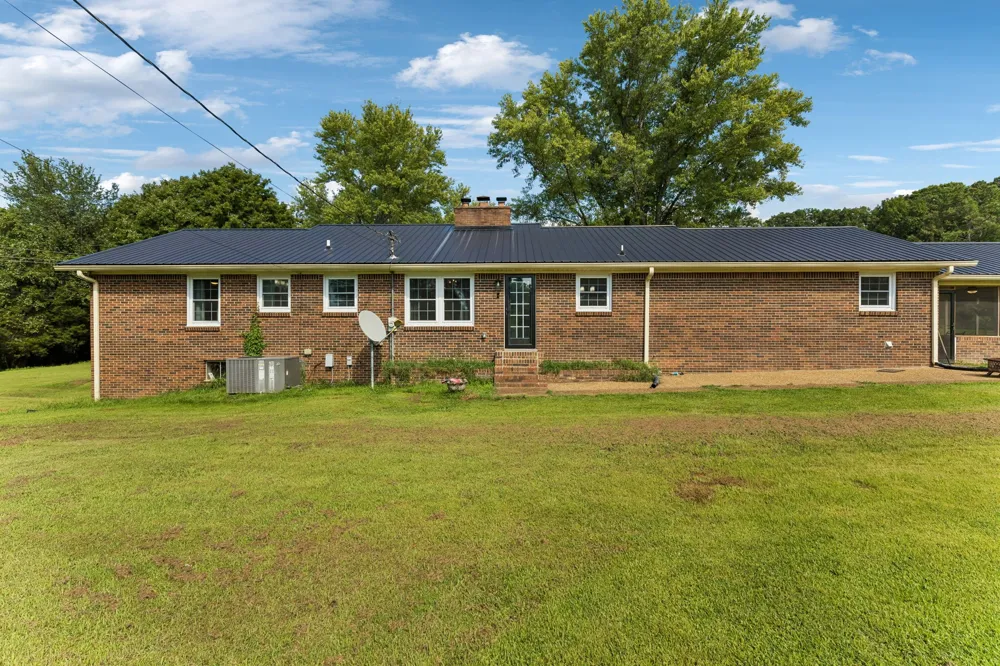 216 Napier Lake Rd Hohenwald, TN 38462