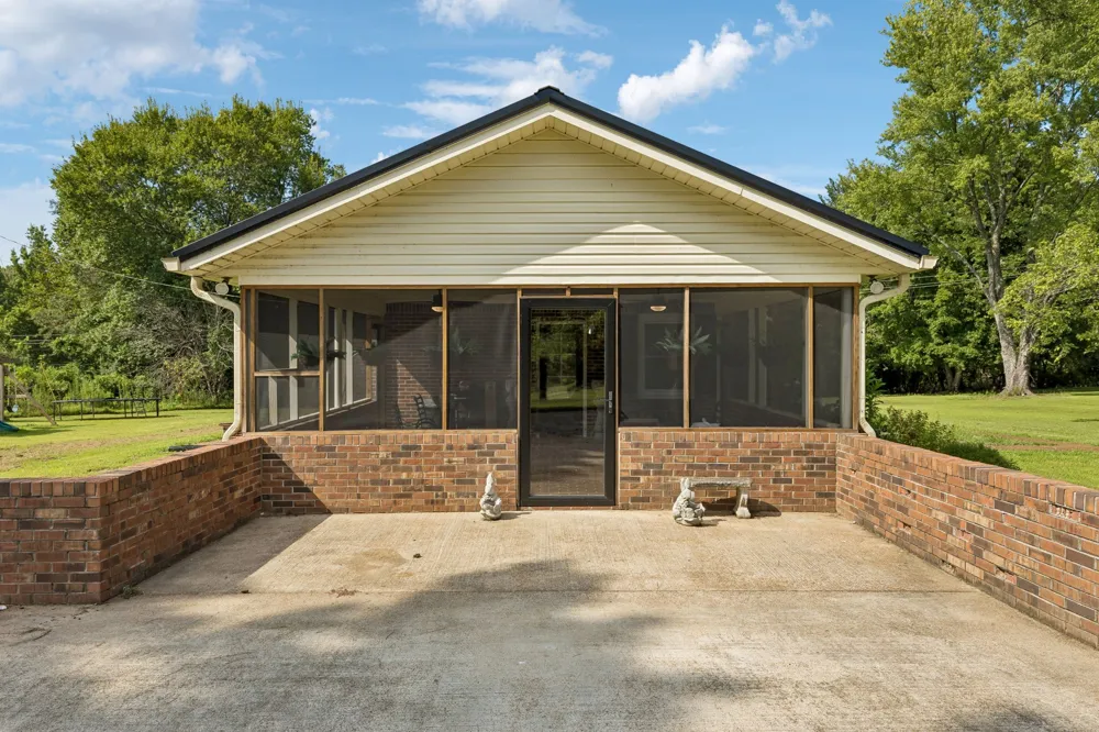 216 Napier Lake Rd Hohenwald, TN 38462