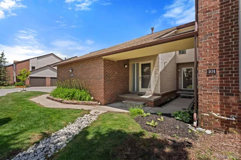 6680 Ridgefield Circle