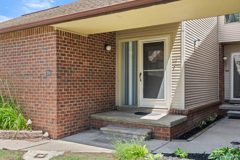 6680 Ridgefield Circle West Bloomfield Charter Township, MI 48322