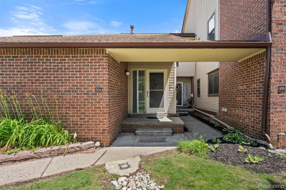 6680 Ridgefield Circle West Bloomfield Charter Township, MI 48322