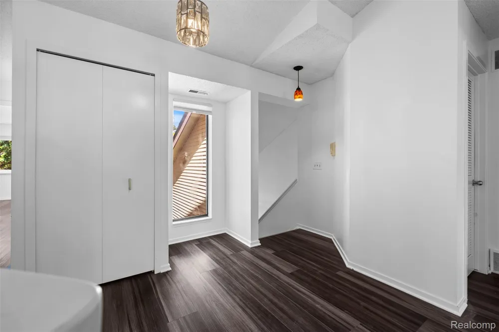 6680 Ridgefield Circle West Bloomfield Charter Township, MI 48322
