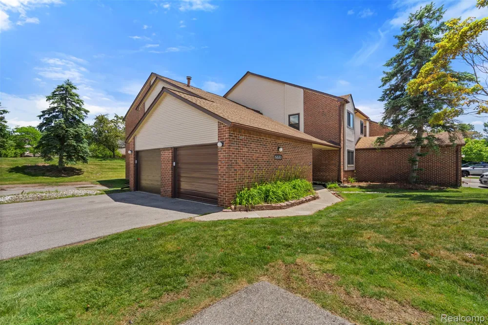 6680 Ridgefield Circle West Bloomfield Charter Township, MI 48322