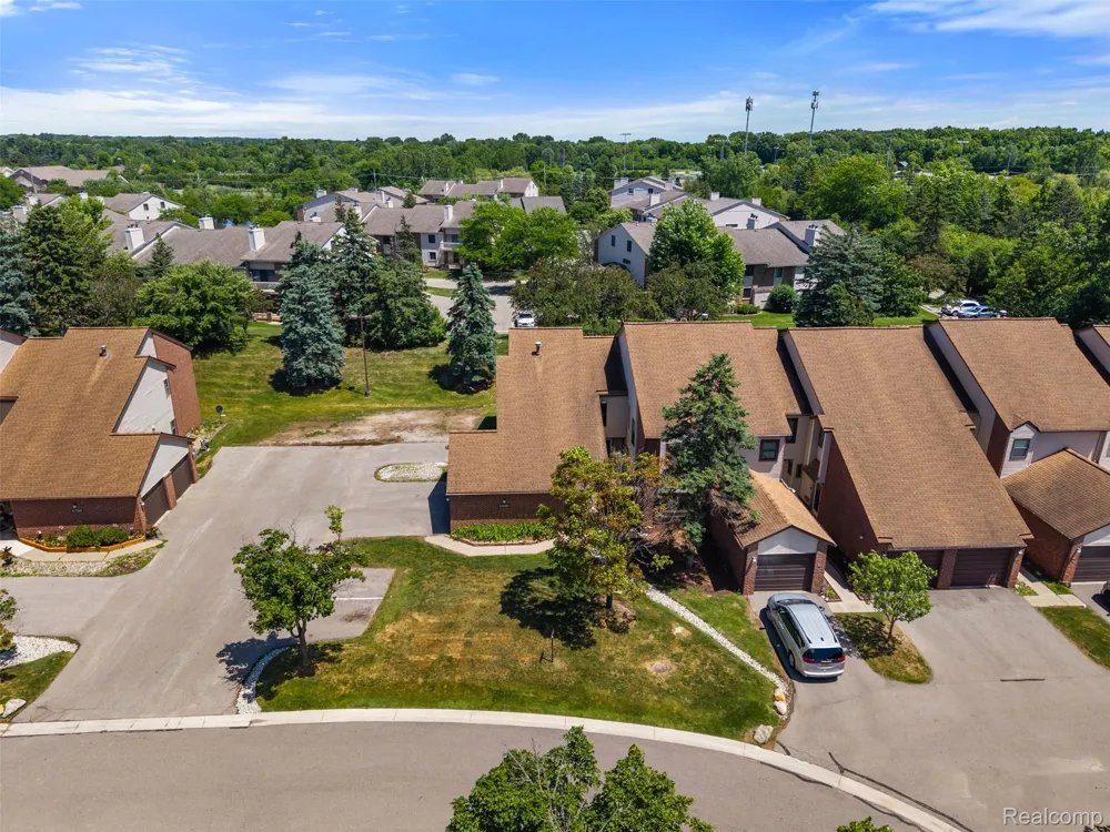 6680 Ridgefield Circle West Bloomfield Charter Township, MI 48322