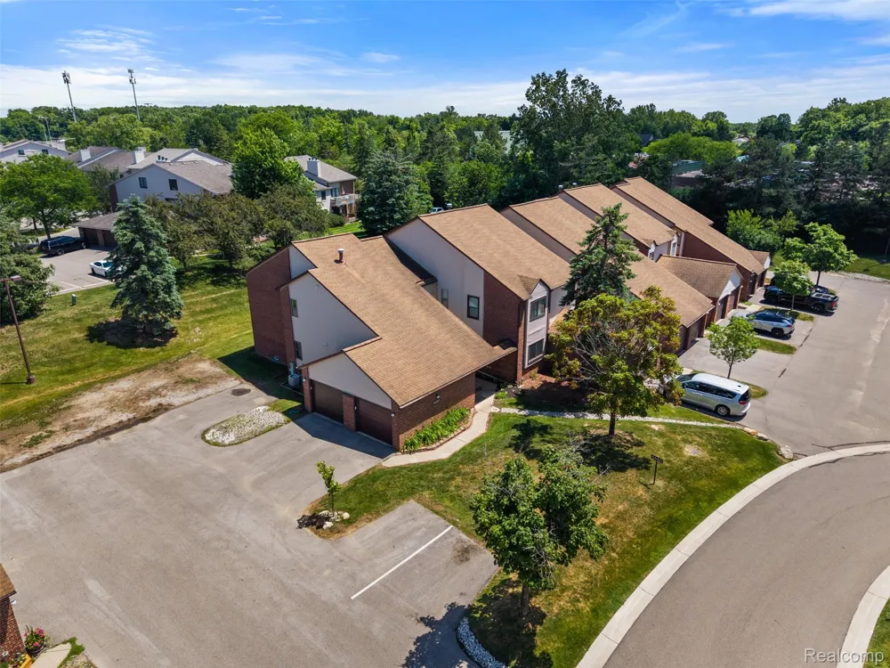 6680 Ridgefield Circle West Bloomfield Charter Township, MI 48322