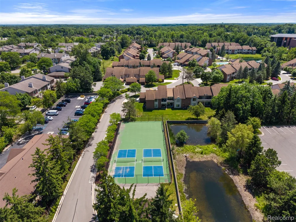 6680 Ridgefield Circle West Bloomfield Charter Township, MI 48322