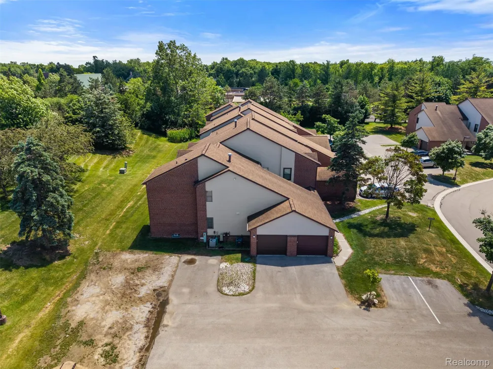 6680 Ridgefield Circle West Bloomfield Charter Township, MI 48322