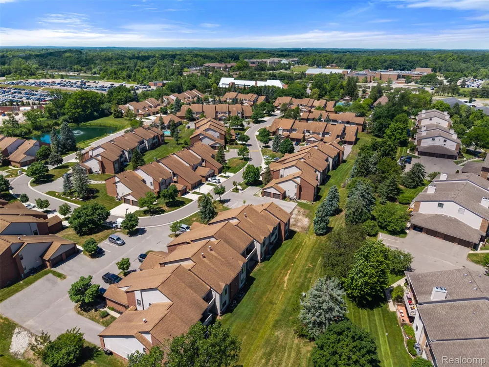 6680 Ridgefield Circle West Bloomfield Charter Township, MI 48322
