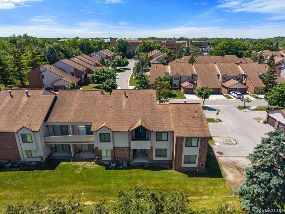6680 Ridgefield Circle West Bloomfield Charter Township, MI 48322