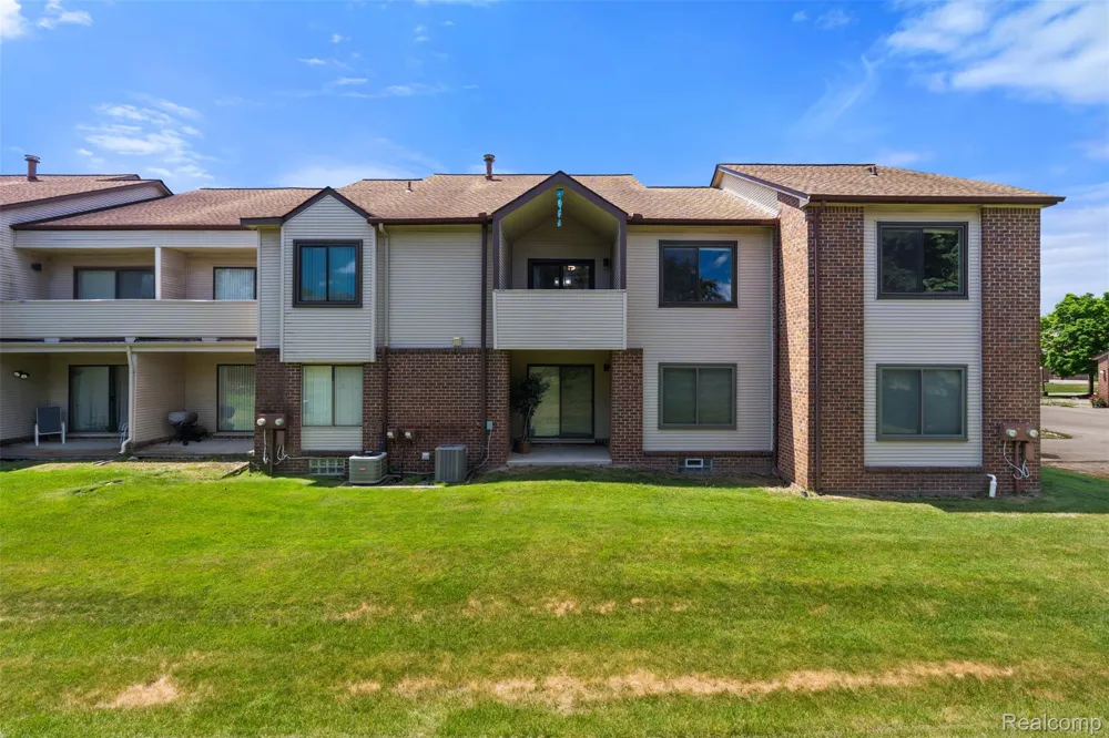6680 Ridgefield Circle West Bloomfield Charter Township, MI 48322