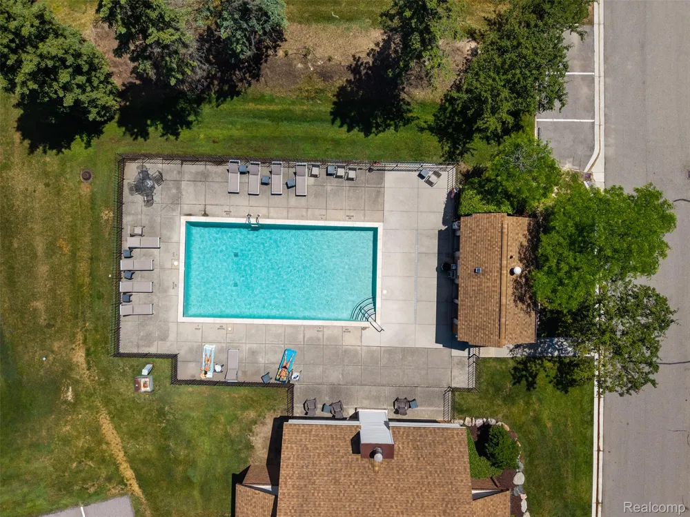 6680 Ridgefield Circle West Bloomfield Charter Township, MI 48322