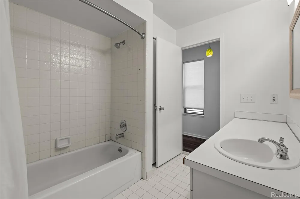 6680 Ridgefield Circle West Bloomfield Charter Township, MI 48322