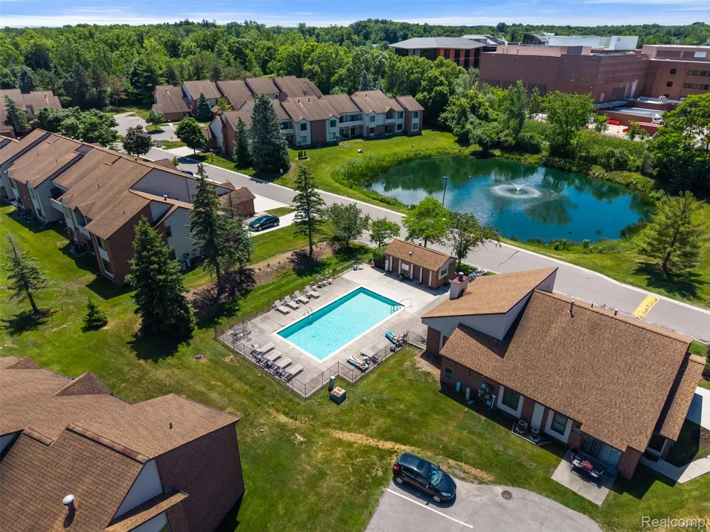 6680 Ridgefield Circle West Bloomfield Charter Township, MI 48322