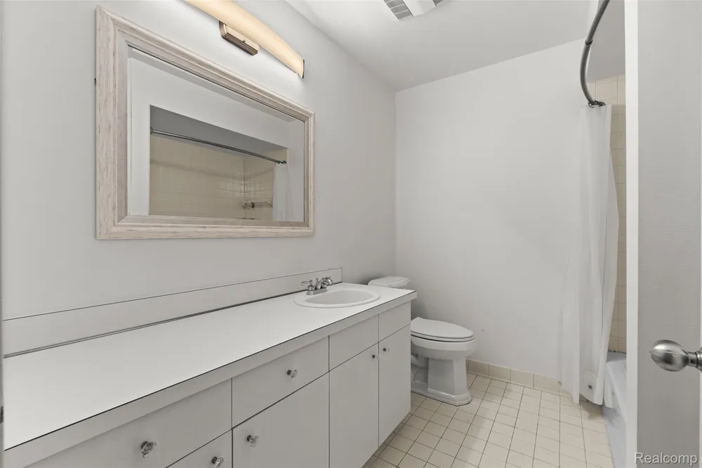 6680 Ridgefield Circle West Bloomfield Charter Township, MI 48322