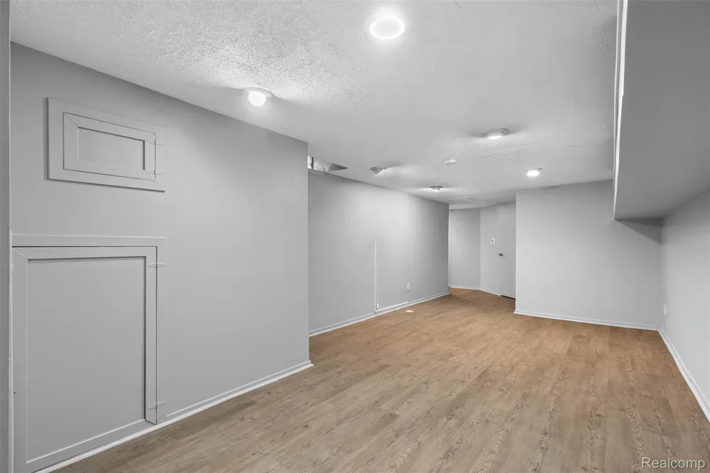 6680 Ridgefield Circle West Bloomfield Charter Township, MI 48322