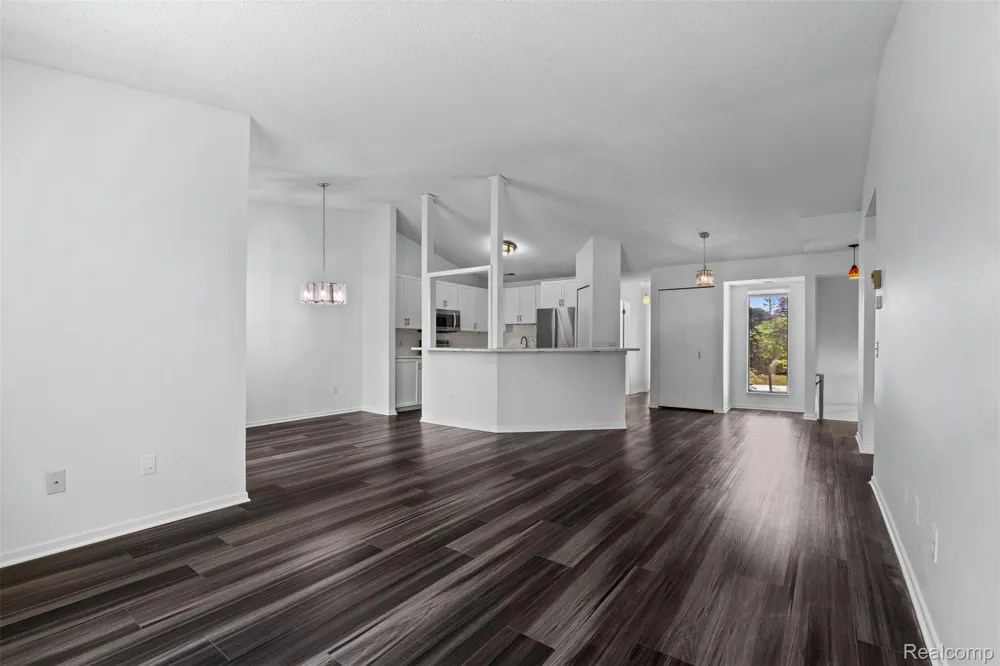 6680 Ridgefield Circle West Bloomfield Charter Township, MI 48322