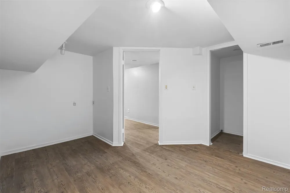6680 Ridgefield Circle West Bloomfield Charter Township, MI 48322