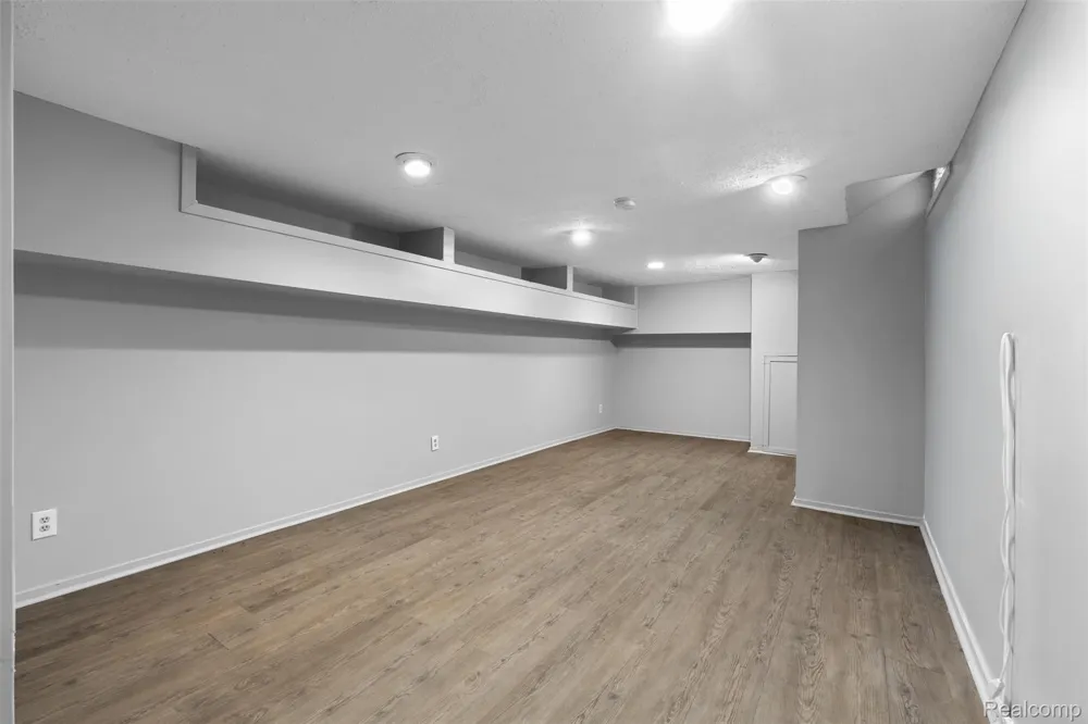 6680 Ridgefield Circle West Bloomfield Charter Township, MI 48322