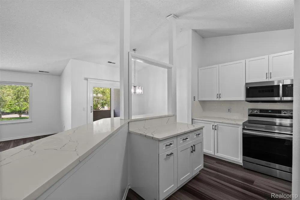 6680 Ridgefield Circle West Bloomfield Charter Township, MI 48322