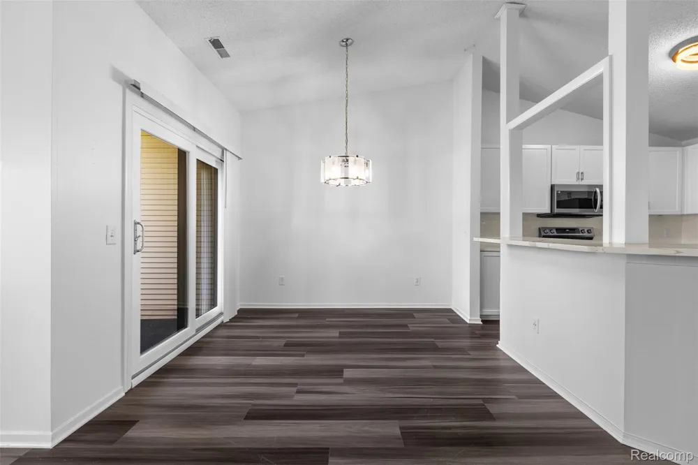 6680 Ridgefield Circle West Bloomfield Charter Township, MI 48322