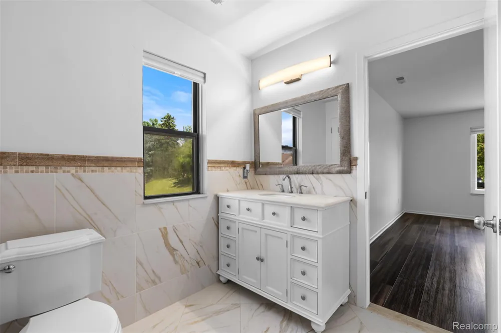6680 Ridgefield Circle West Bloomfield Charter Township, MI 48322