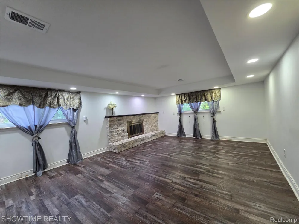 35706 Duke Drive Sterling Heights City, MI 48310