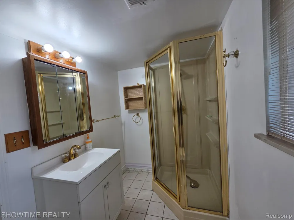 35706 Duke Drive Sterling Heights City, MI 48310