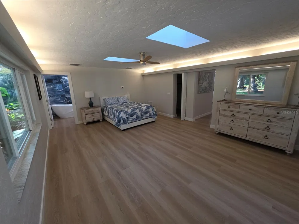 63 OAKWOOD DRIVE Dunedin, FL 34698