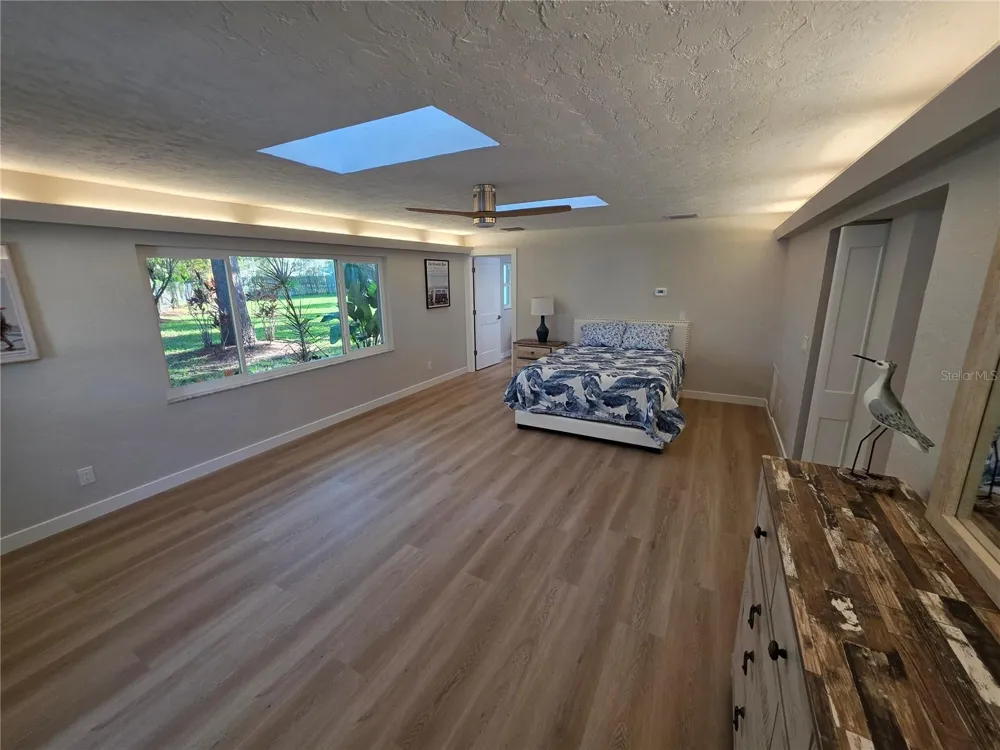 63 OAKWOOD DRIVE Dunedin, FL 34698